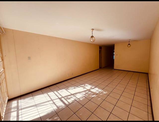 2 BEDROOM APARTMENT FOR SALE IN SILVERTON